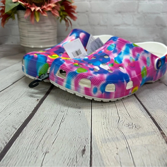 NWT crocs tie dye classic solarized clog sz men\'s 13